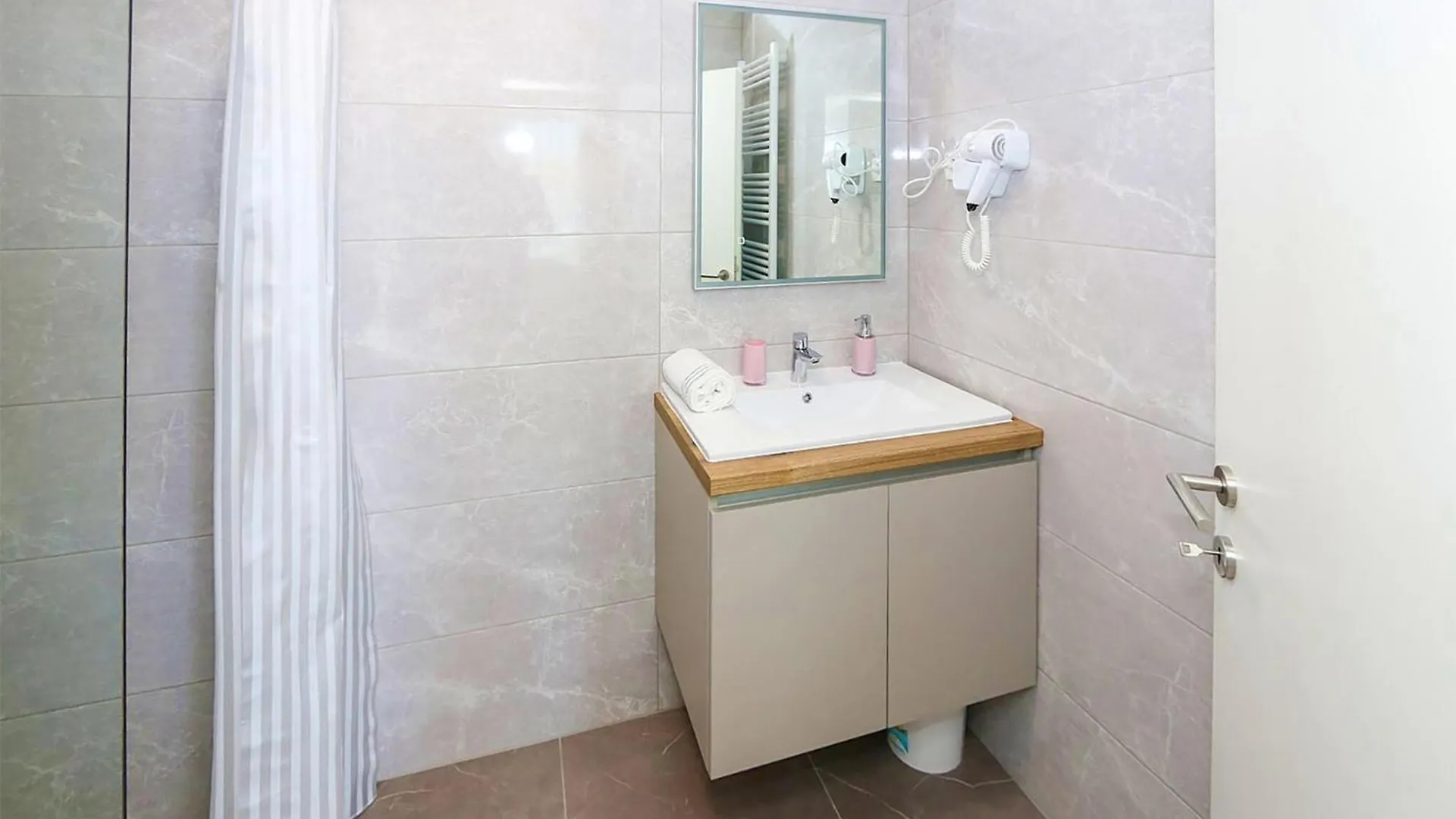 Amazing Apartment In Mandre With Jacuzzi Croatia