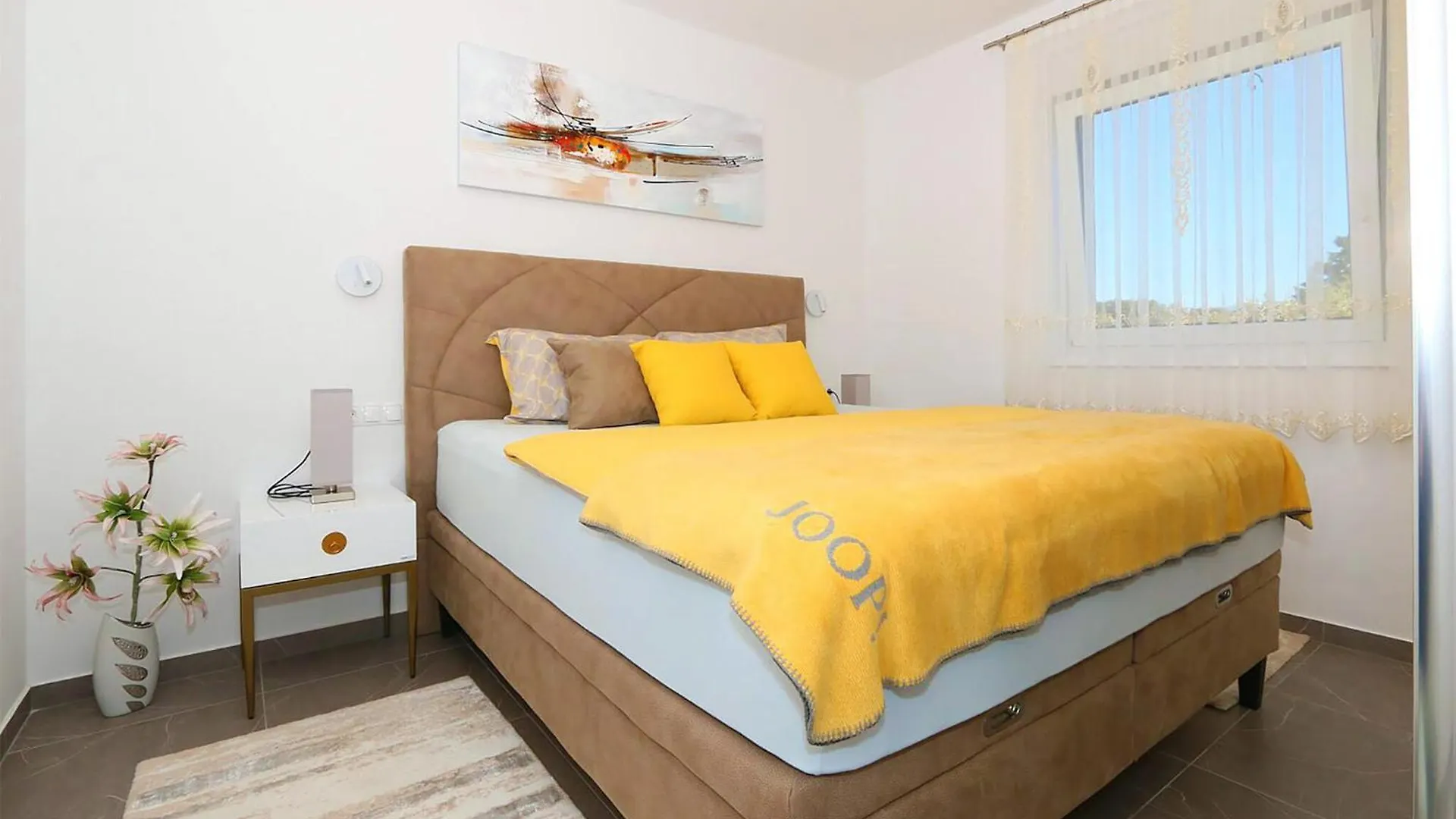 Amazing Apartment In Mandre With Jacuzzi 0*,