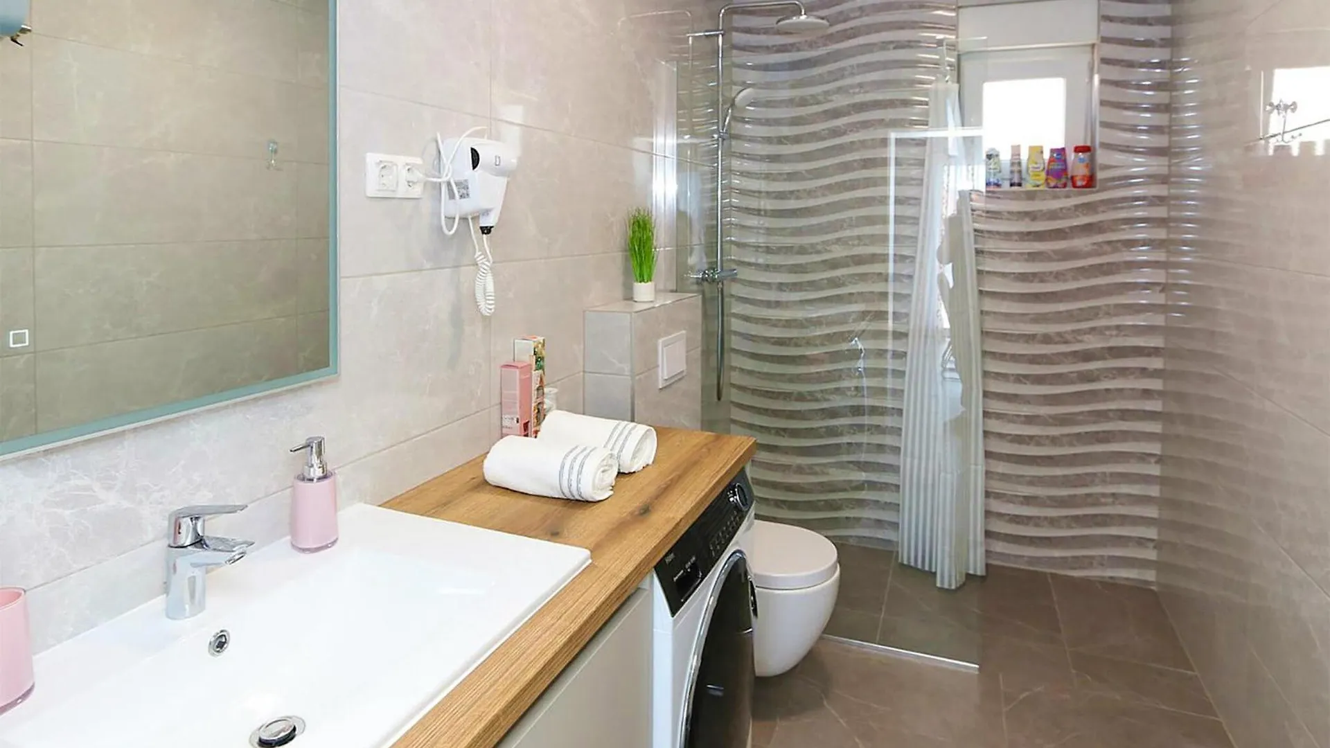 Amazing Apartment In Mandre With Jacuzzi 0*,