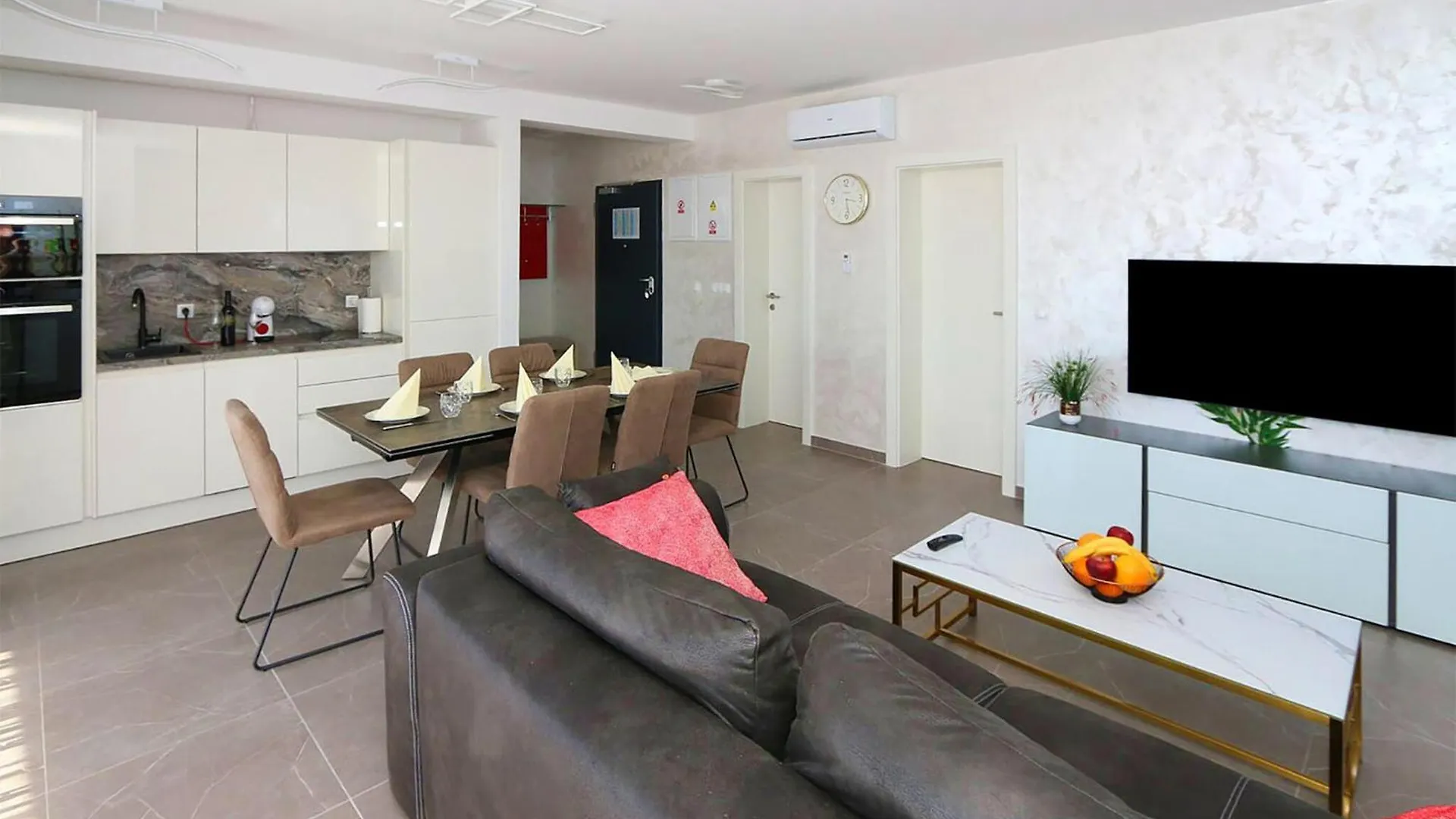 Amazing Apartment In Mandre With Jacuzzi