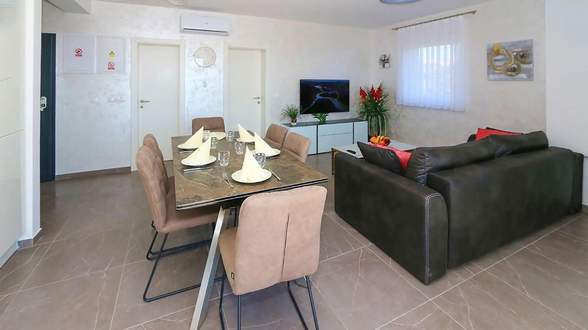 Amazing Apartment In Mandre With Jacuzzi