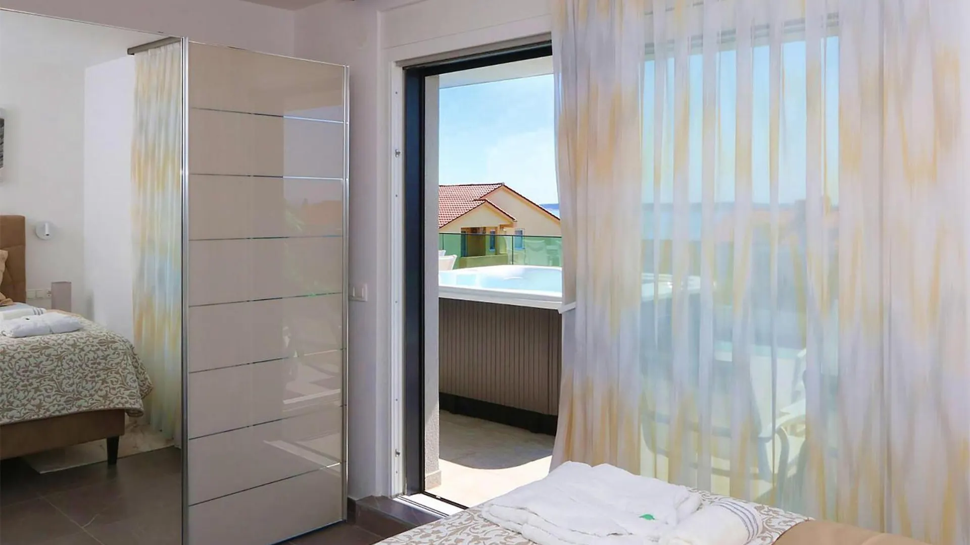 Amazing Apartment In Mandre With Jacuzzi